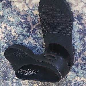 Slip on womens sz 8 sneakers